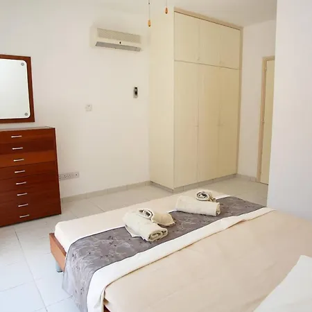 Iris Village 2 Bedroom / 2 Bathroom Townhouse Dom wakacyjny Pafos