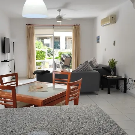Dom wakacyjny Iris Village 2 Bedroom / 2 Bathroom Townhouse Pafos