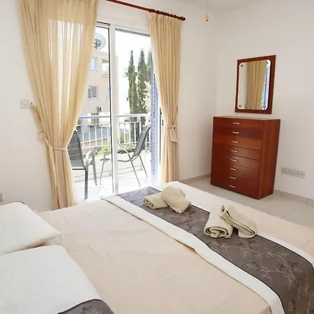 Dom wakacyjny Iris Village 2 Bedroom / 2 Bathroom Townhouse Pafos